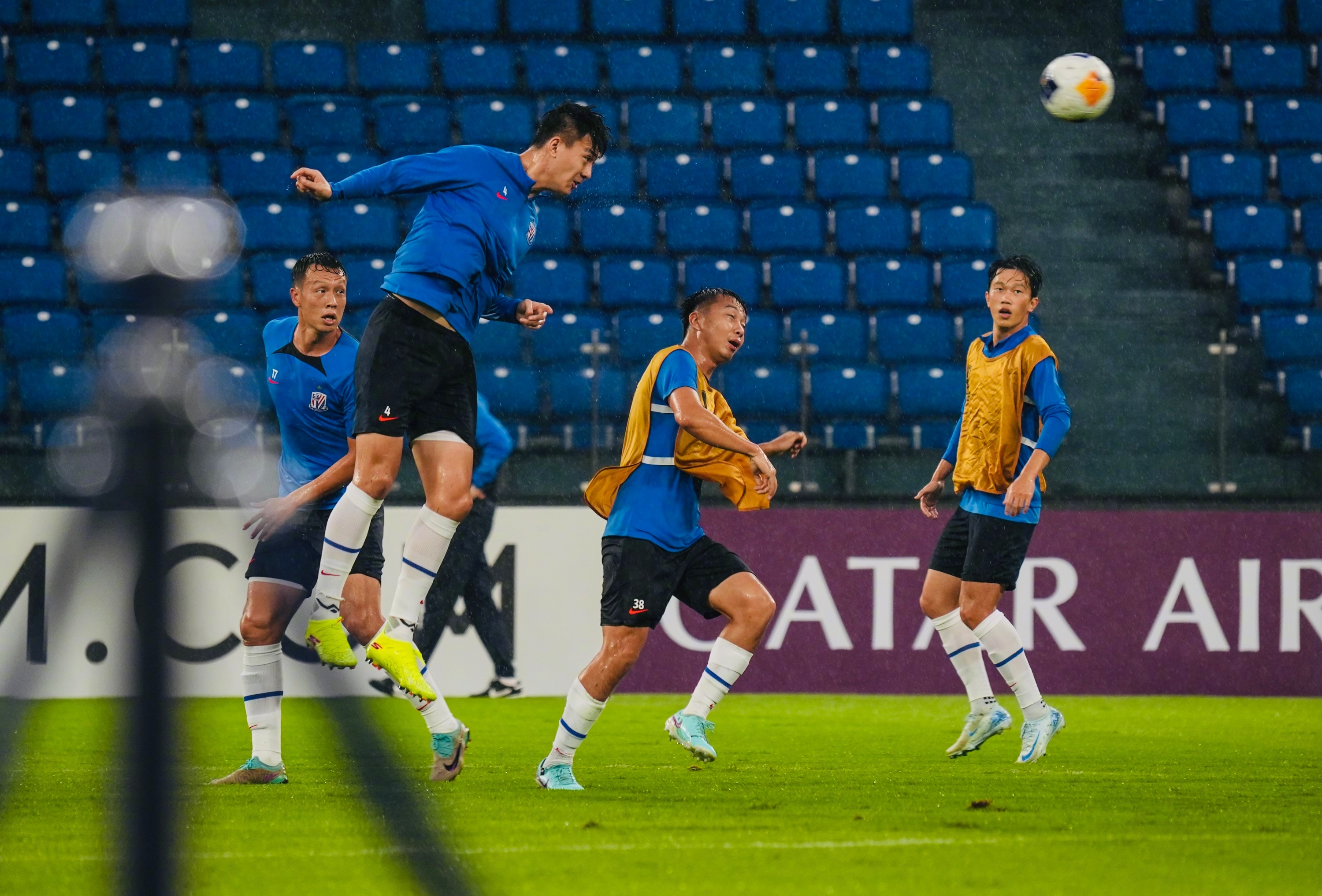 关于马赛训练开放日，赛前临场应变引欢呼，德甲在即，球队文化再被提及的信息